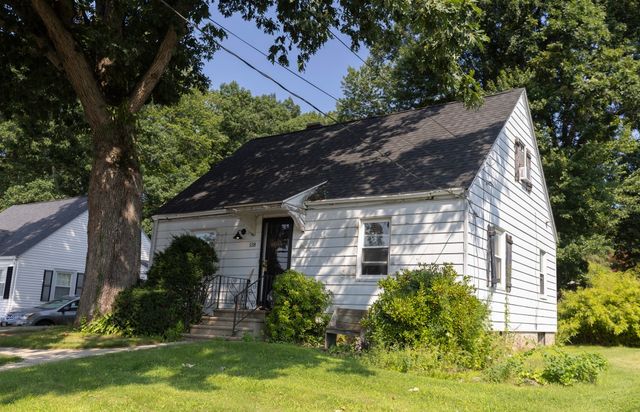 118 Ararat St, Worcester, MA 01606