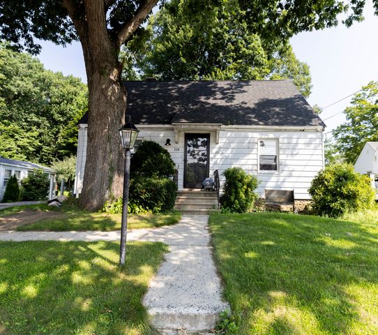 118 Ararat St, Worcester, MA 01606