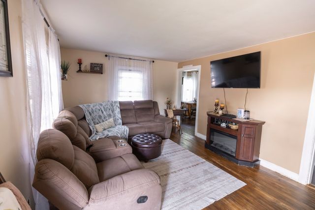 118 Ararat St, Worcester, MA 01606