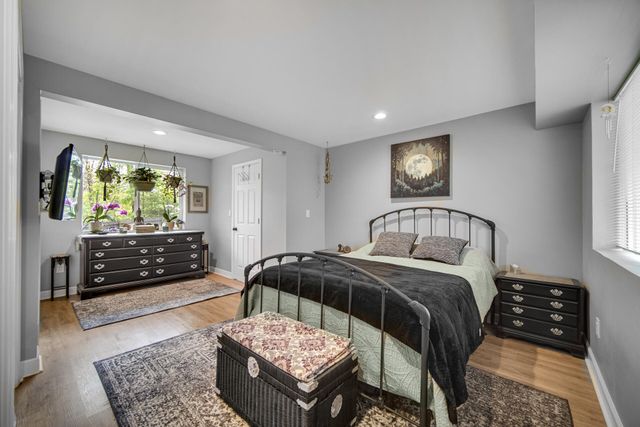 1399 E 950 N, Wheatfield, IN 46392