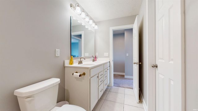5645 Belmont Drive, Newburgh, IN 47630
