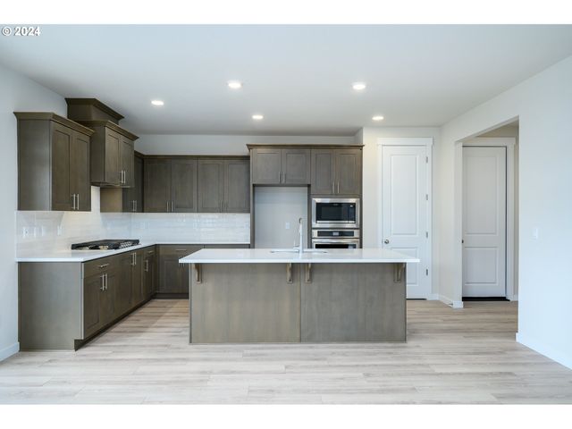 1340 S 32nd Ave Lot 758, Cornelius, OR 97113