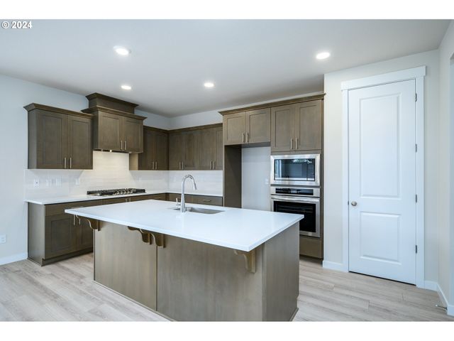 1340 S 32nd Ave Lot 758, Cornelius, OR 97113