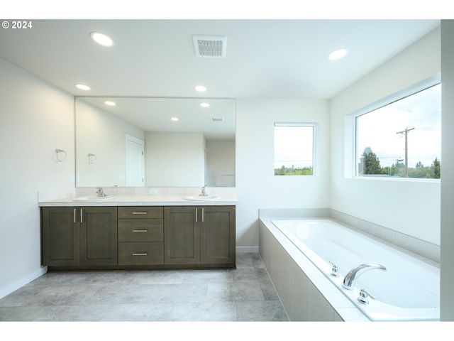 1340 S 32nd Ave Lot 758, Cornelius, OR 97113