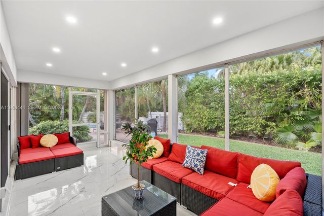 1247 Jackson St, Hollywood, FL 33019