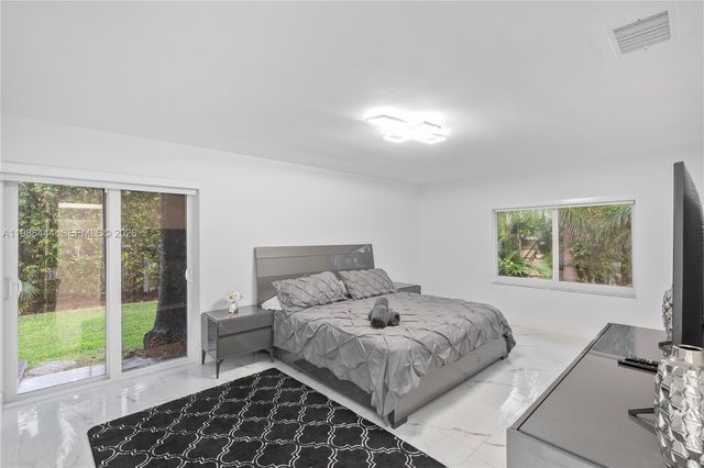 1247 Jackson St, Hollywood, FL 33019