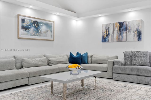 1247 Jackson St, Hollywood, FL 33019