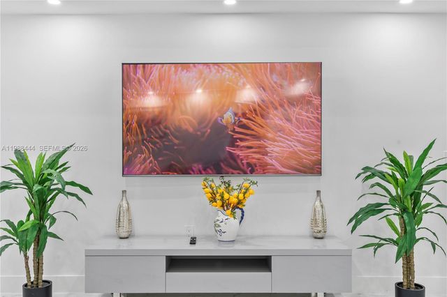 1247 Jackson St, Hollywood, FL 33019