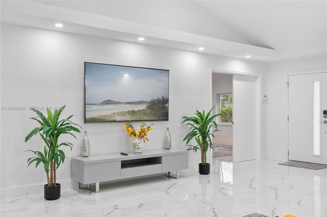 1247 Jackson St, Hollywood, FL 33019