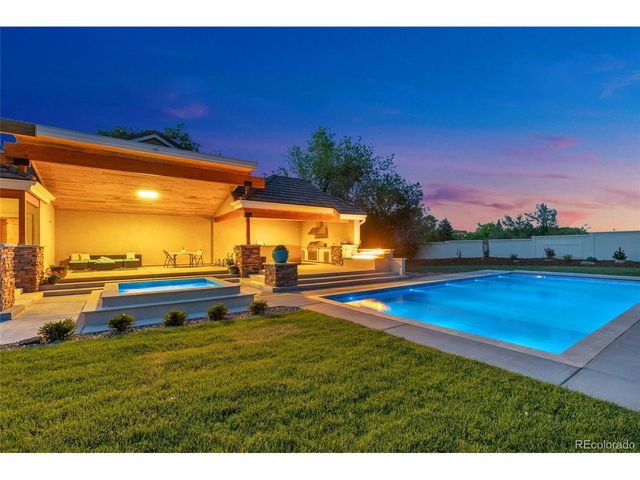 42 Sunset Dr, Englewood, CO 80113