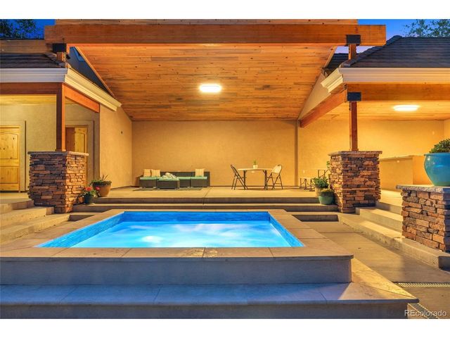 42 Sunset Dr, Englewood, CO 80113