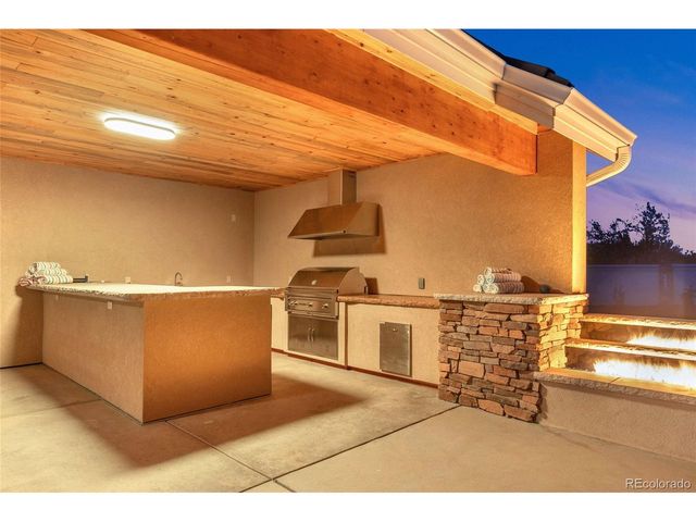 42 Sunset Dr, Englewood, CO 80113