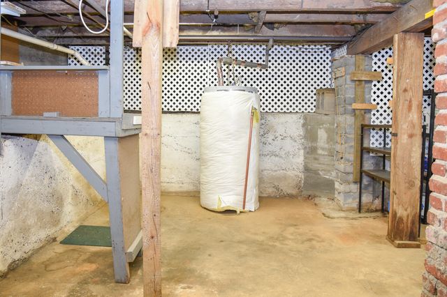 2427 Ravenwood AVE, Roanoke, VA 24012