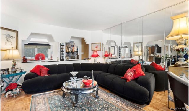 890 Thompson Drive, Bay Shore, NY 11706