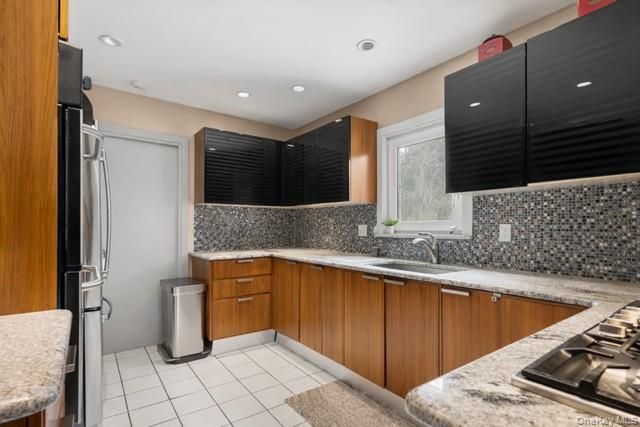 890 Thompson Drive, Bay Shore, NY 11706