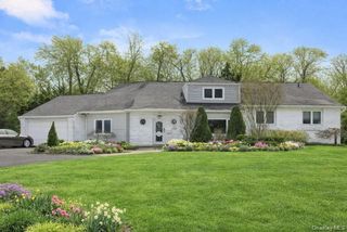 890 Thompson Drive, Bay Shore, NY 11706