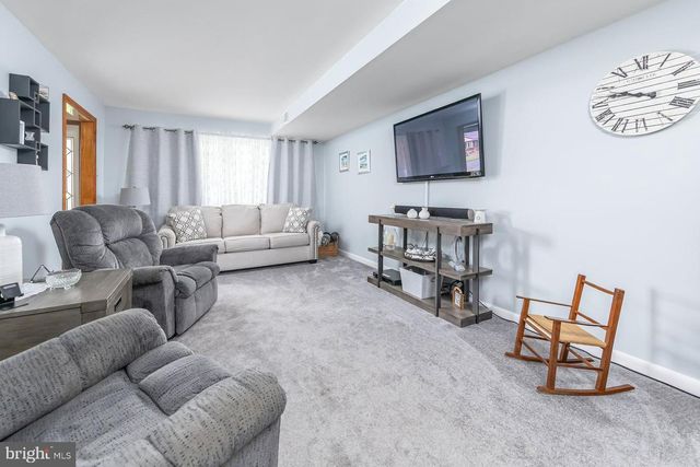 160 E BROAD ST, Gibbstown, NJ 08027