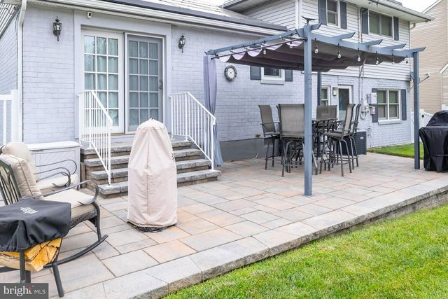 160 E BROAD ST, Gibbstown, NJ 08027
