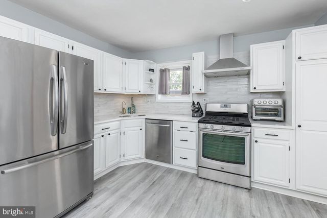 160 E BROAD ST, Gibbstown, NJ 08027