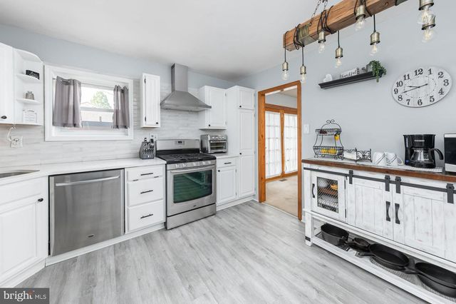 160 E BROAD ST, Gibbstown, NJ 08027