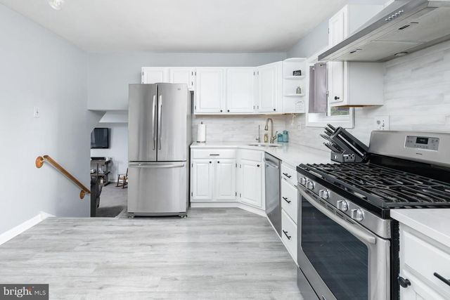 160 E BROAD ST, Gibbstown, NJ 08027