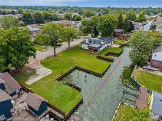 22507 Beach Street, Saint Clair Shores, MI 48081