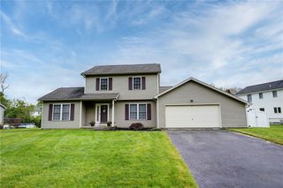 16 Hazel Bark Run, Gates, NY 14606