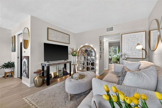 7770 DR MARTIN LUTHER KING JR STREET N 206, St Petersburg, FL 33702