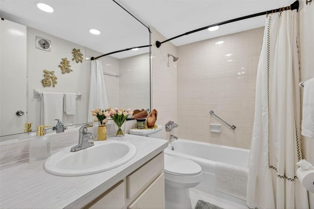 7770 DR MARTIN LUTHER KING JR STREET N 206, St Petersburg, FL 33702