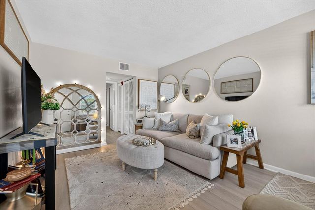 7770 DR MARTIN LUTHER KING JR STREET N 206, St Petersburg, FL 33702