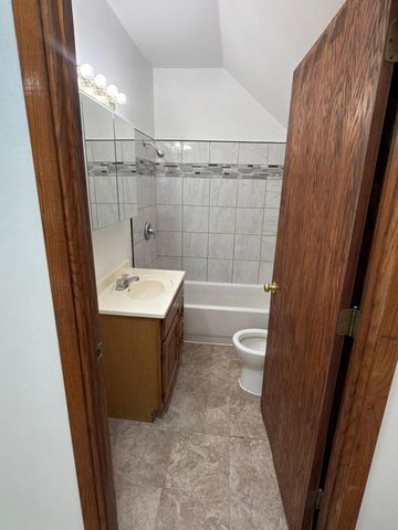 366 Hope Street, Saint Paul, MN 55106