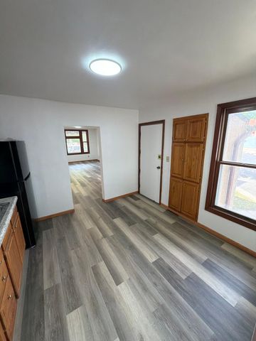366 Hope Street, Saint Paul, MN 55106