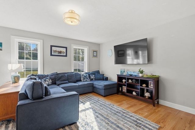 1687 Phillips Rd, New Bedford, MA 02745