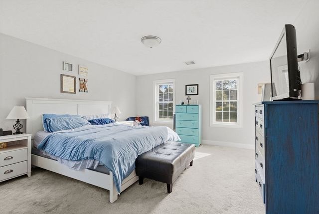 1687 Phillips Rd, New Bedford, MA 02745