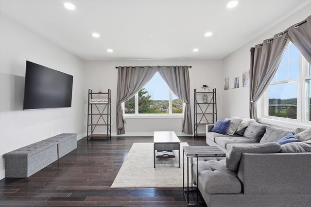 46 Grand View Ave, Lynn, MA 01904
