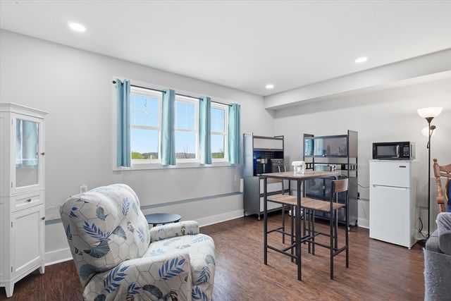 46 Grand View Ave, Lynn, MA 01904