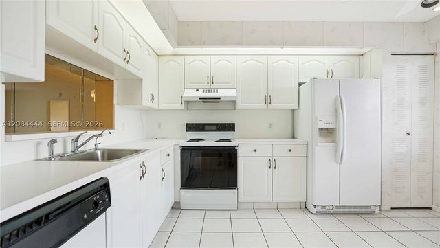 13001 SW 15th Ct 405T, Pembroke Pines, FL 33027