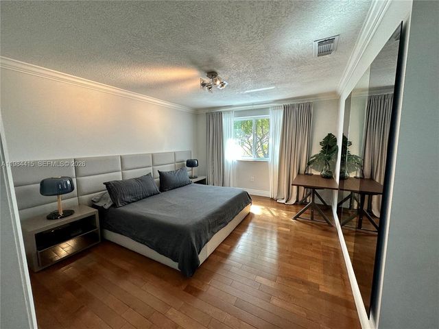 9060 SW 215th Ter, Cutler Bay, FL 33189