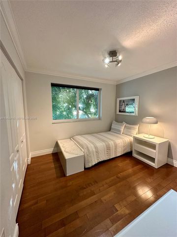 9060 SW 215th Ter, Cutler Bay, FL 33189