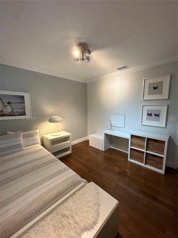 9060 SW 215th Ter, Cutler Bay, FL 33189