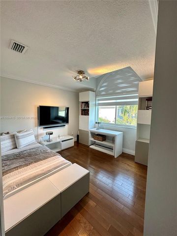 9060 SW 215th Ter, Cutler Bay, FL 33189