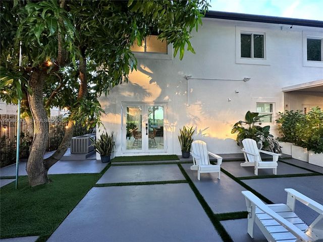 9060 SW 215th Ter, Cutler Bay, FL 33189