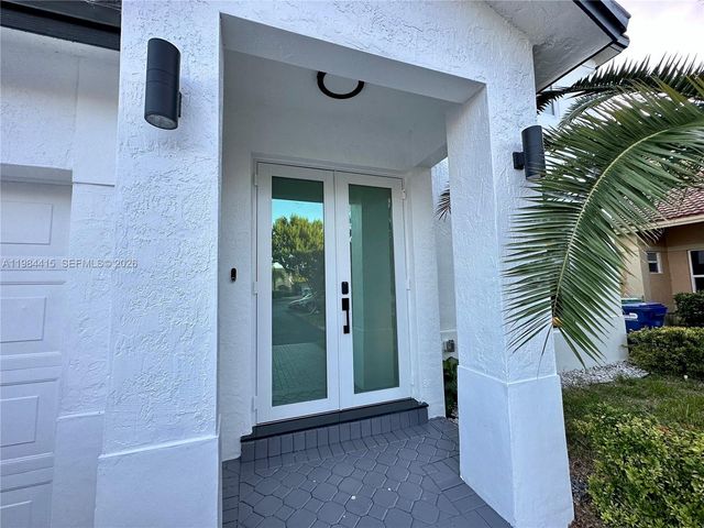 9060 SW 215th Ter, Cutler Bay, FL 33189