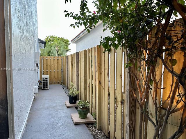 9060 SW 215th Ter, Cutler Bay, FL 33189