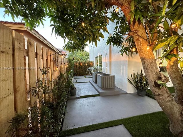 9060 SW 215th Ter, Cutler Bay, FL 33189