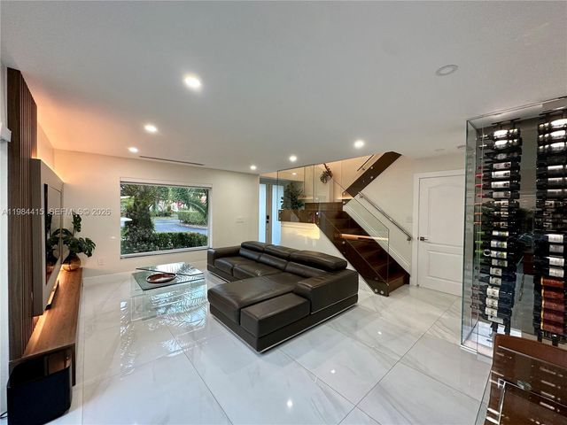 9060 SW 215th Ter, Cutler Bay, FL 33189