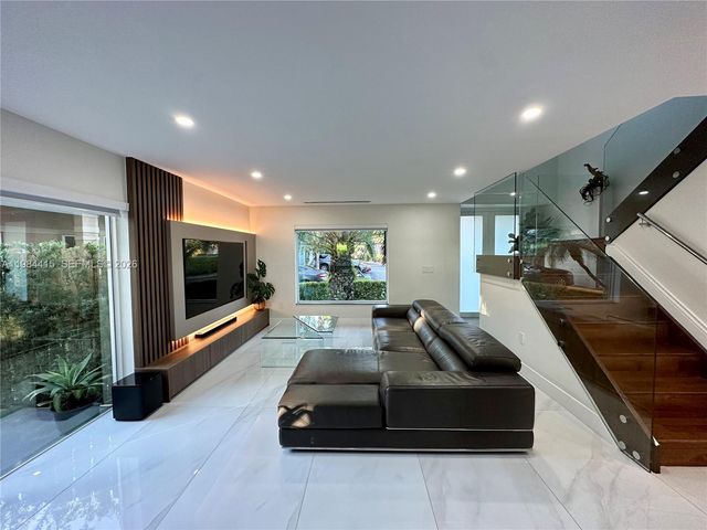 9060 SW 215th Ter, Cutler Bay, FL 33189