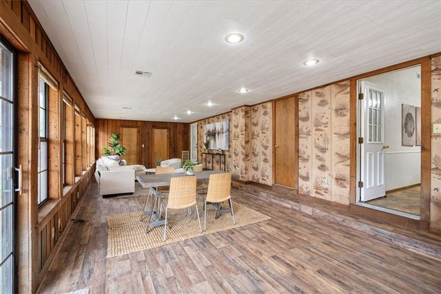 2115 W Tulsa Street, Siloam Springs, AR 72761