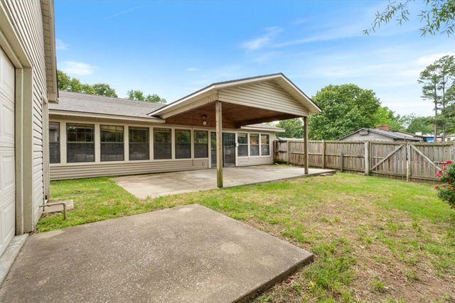 2115 W Tulsa Street, Siloam Springs, AR 72761