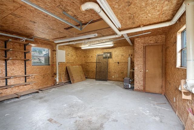 2115 W Tulsa Street, Siloam Springs, AR 72761